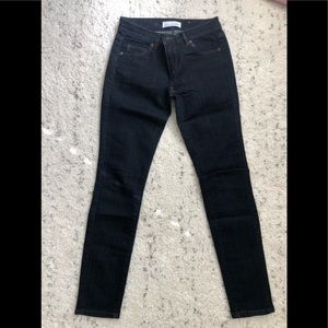 Petite 24/00 Dark jeans.